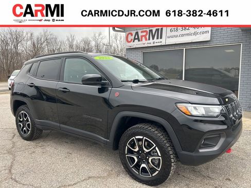 Used 2025 Jeep Compass Trailhawk AWD/4WD image 1