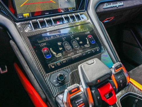 Used 2022 Lamborghini Urus image 56