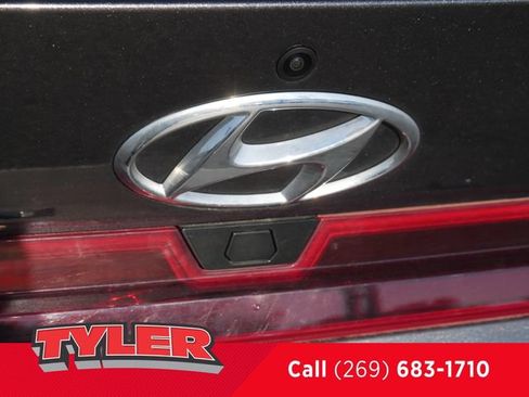 Used 2022 Hyundai Elantra SEL FWD image 13