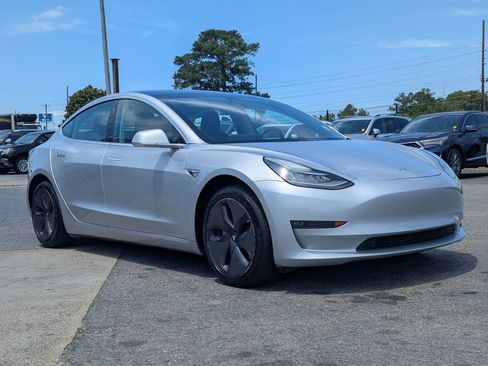 Used 2018 Tesla Model 3 Mid Range RWD image 3