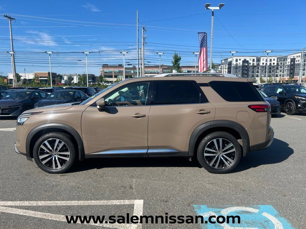 Used 2023 Nissan Pathfinder Platinum AWD/4WD image 4