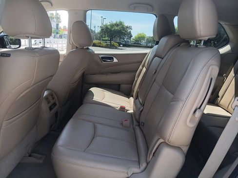 Used 2015 Nissan Pathfinder SL FWD image 13