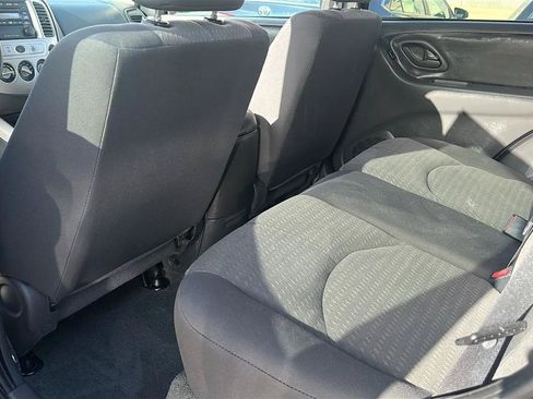 Used 2006 MAZDA Tribute I FWD image 24