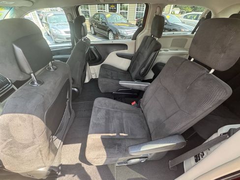 Used 2014 Chrysler Town & Country Touring w/ Driver Convenience Group FWD image 26