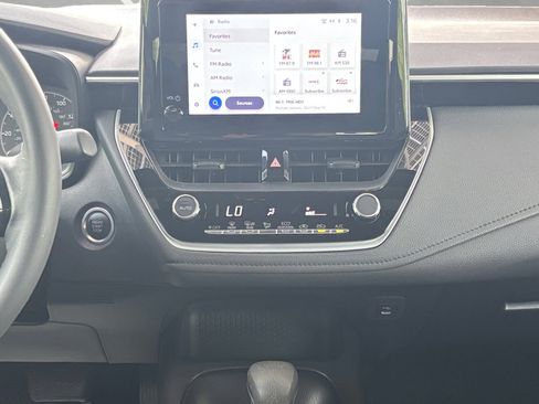 Used 2024 Toyota Corolla SE image 3