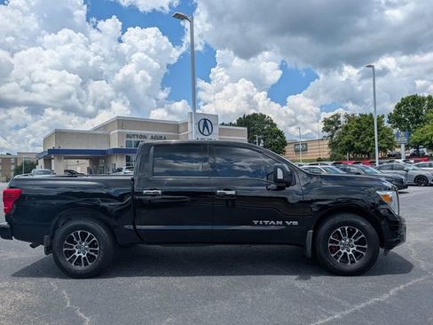 Used 2020 Nissan Titan SV w/ SV Convenience Package RWD image 8