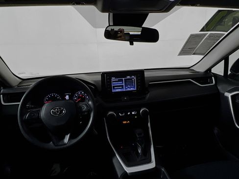 Used 2021 Toyota RAV4 LE image 30