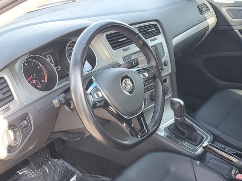 Used 2017 Volkswagen Golf S image 13