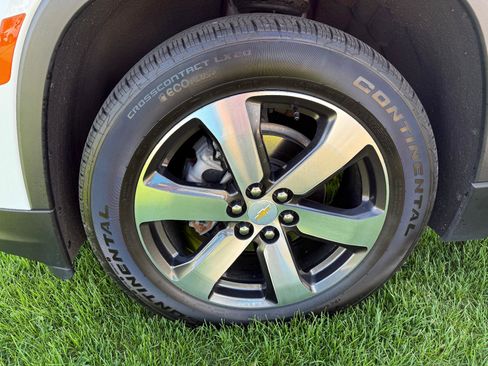 Used 2023 Chevrolet Traverse LT w/ LT Premium Package AWD/4WD image 19