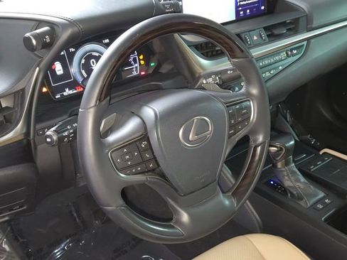 Used 2020 Lexus ES 300h w/ Premium Package FWD image 30