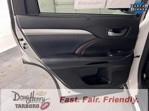 Used 2018 Toyota Highlander XLE image 32