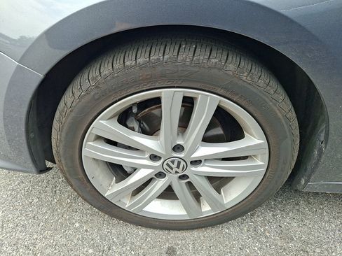 Used 2017 Volkswagen Jetta SEL FWD image 4