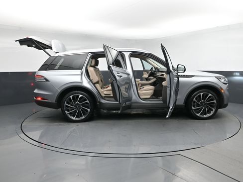 Used 2023 Lincoln Aviator Reserve w/ Equipment Group 201A image 27