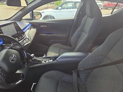 Used 2021 Toyota C-HR XLE FWD image 9