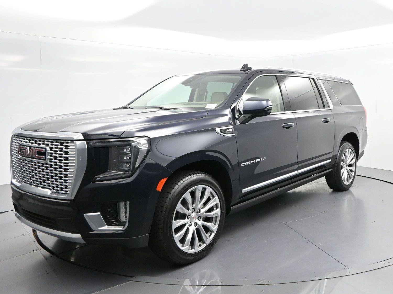 Used 2023 GMC Yukon XL Denali AWD/4WD image 3