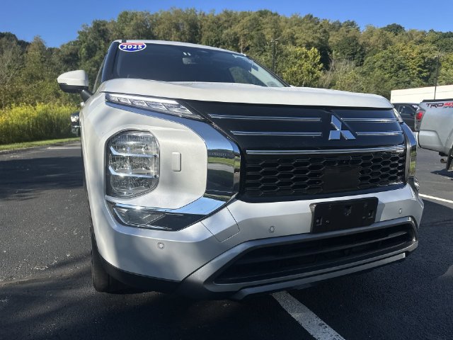 Used 2025 Mitsubishi Outlander SE AWD/4WD image 18