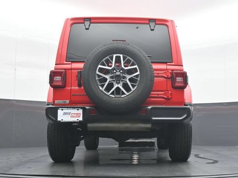 Used 2025 Jeep Wrangler Unlimited Sahara AWD/4WD image 29