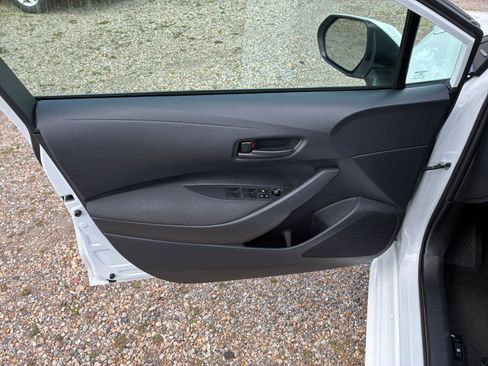 Used 2025 Toyota Corolla LE FWD image 15
