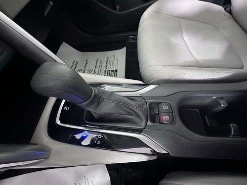 Used 2023 Toyota Corolla Cross L image 28