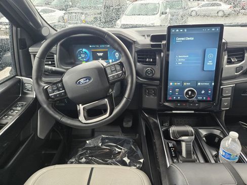 Used 2025 Ford F150 Lightning Platinum image 10