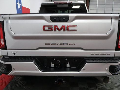 Used 2022 GMC Sierra 3500 Denali w/ Denali Ultimate Package AWD/4WD image 27