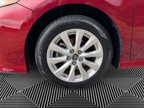 Used 2019 Toyota Camry LE image 9