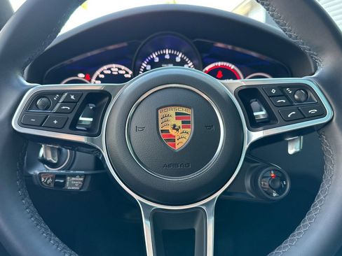 Used 2023 Porsche Cayenne Platinum Edition image 24