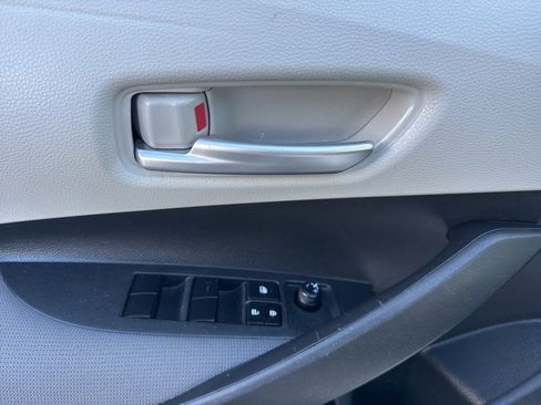 Used 2020 Toyota Corolla LE image 12