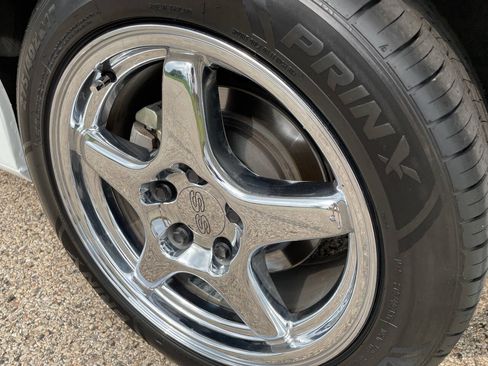 Used 2002 Chevrolet Camaro Z28 w/ SS Performance/Appearance Pkg RWD image 92