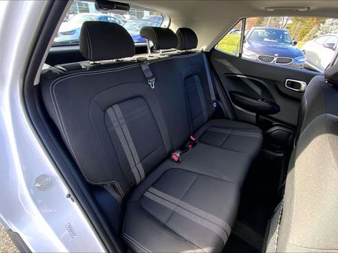 Used 2022 Hyundai Venue SEL image 19