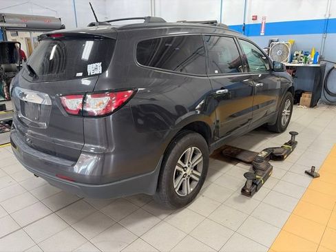 Used 2017 Chevrolet Traverse LS FWD image 3
