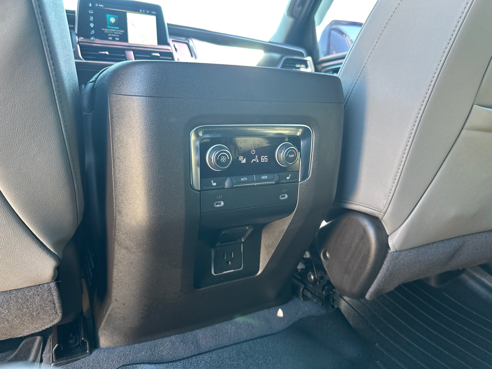 Used 2023 Chevrolet Tahoe LT w/ Luxury Package AWD/4WD image 15