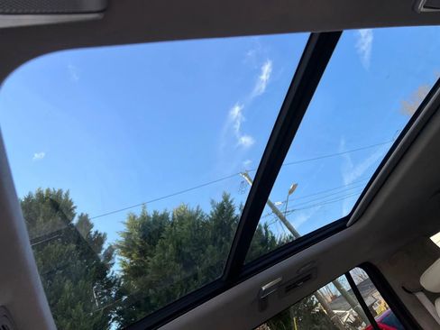 Used 2023 Cadillac Escalade ESV Premium Luxury Platinum image 23