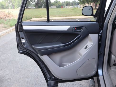 Used 2006 Toyota 4Runner SR5 AWD/4WD image 24