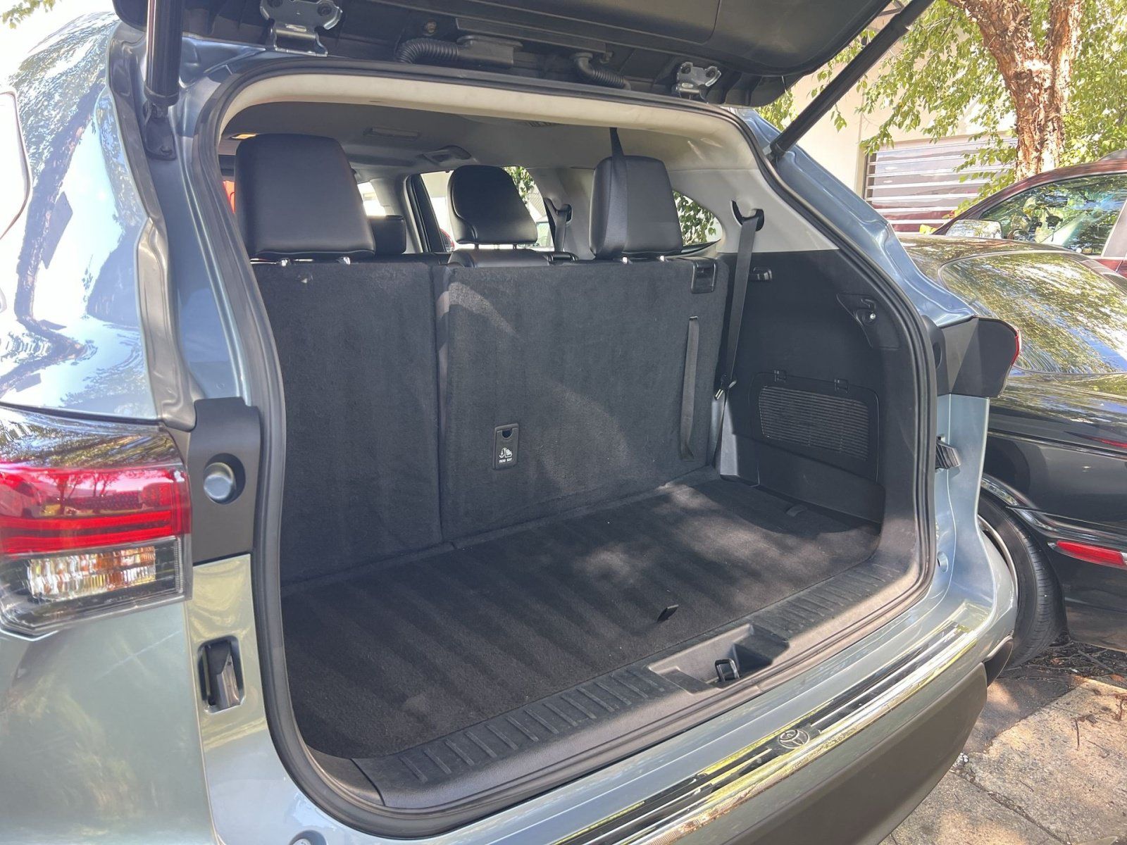 Used 2022 Toyota Highlander XLE AWD/4WD image 25