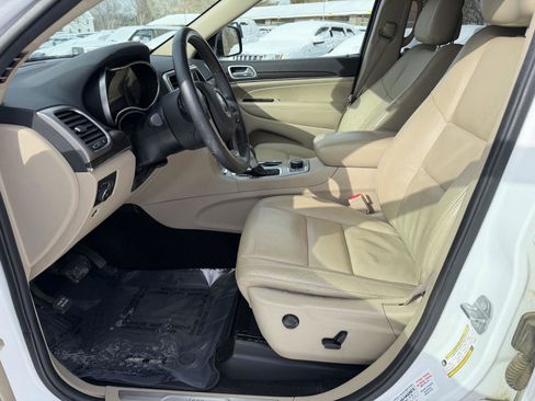 Used 2018 Jeep Grand Cherokee Limited image 12