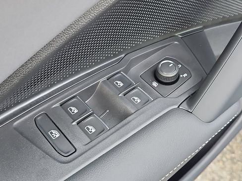 New 2026 Volkswagen Tiguan SE AWD/4WD image 17