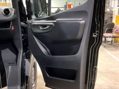 Used 2025 Mercedes-Benz Sprinter 2500 image 15