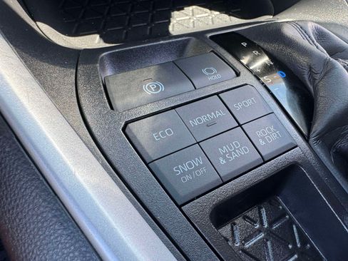 Certified 2025 Toyota RAV4 XLE AWD/4WD image 34