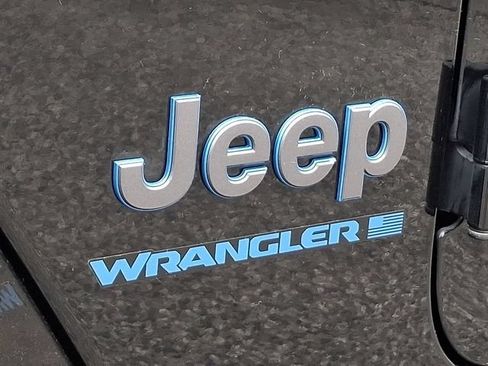 Used 2025 Jeep Wrangler Unlimited Sahara AWD/4WD image 31