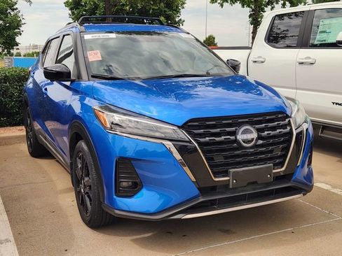 Used 2023 Nissan Kicks SR w/ Interior Electronics Package FWD image 2