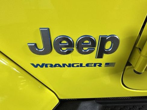 Used 2023 Jeep Wrangler Unlimited Sahara w/ Cold Weather Group AWD/4WD image 9