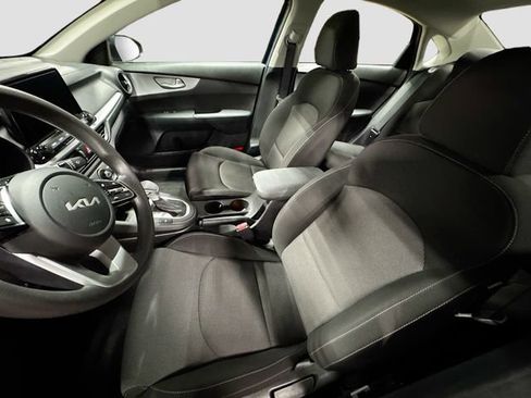 Used 2023 Kia Forte LXS w/ LXS Technology Package FWD image 19