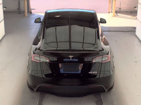 Used 2023 Tesla Model Y Long Range AWD/4WD image 5