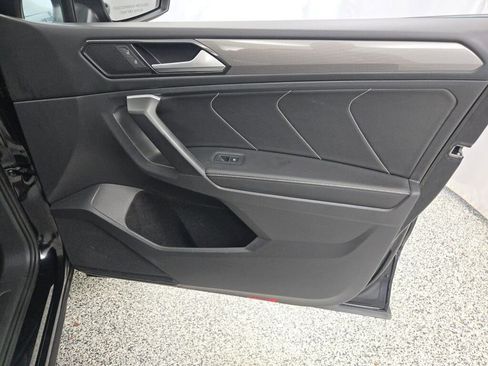 Used 2024 Volkswagen Tiguan SE image 6