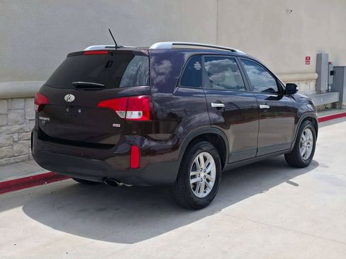 Used 2014 Kia Sorento LX FWD image 3