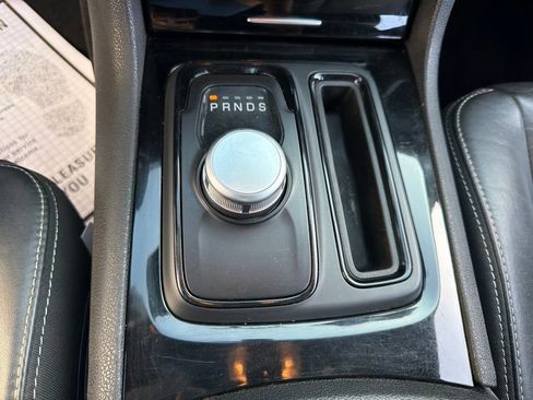 Used 2019 Chrysler 300 S RWD image 33