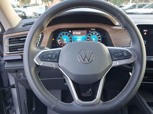 Used 2024 Volkswagen Atlas SE AWD/4WD image 17