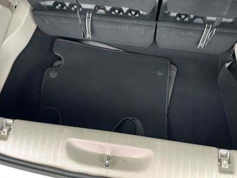 Used 2022 Chrysler Voyager LX FWD image 23