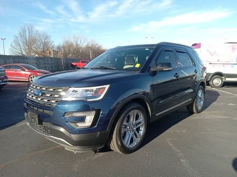 Used 2017 Ford Explorer XLT w/ Equipment Group 202A image 3